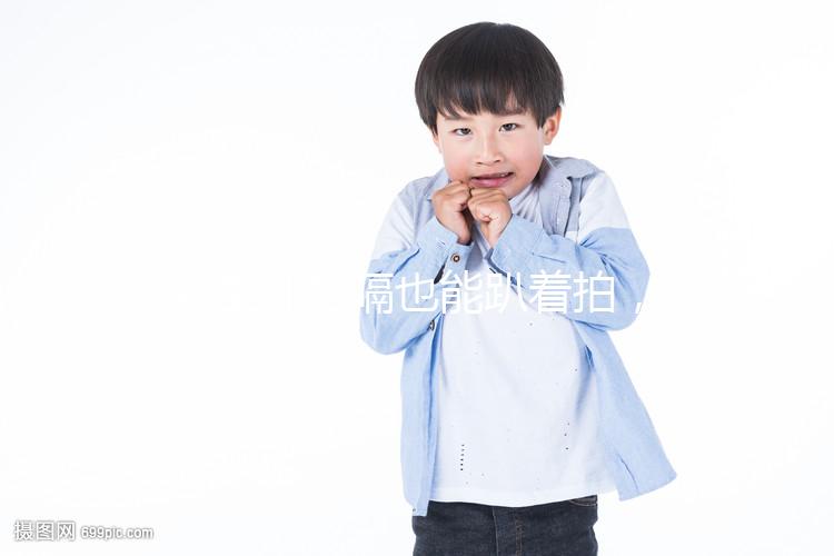 新生兒打嗝也能趴著拍，這幾種的拍嗝方式請收下！