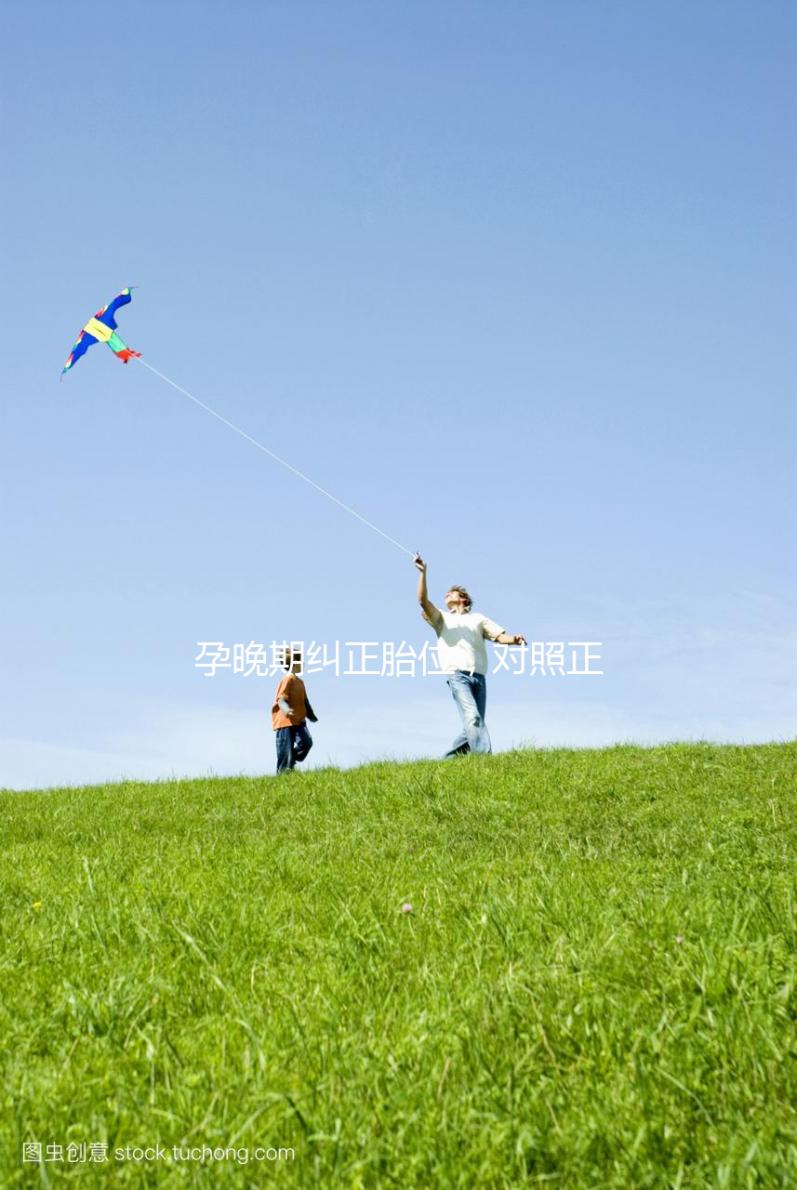 孕晚期糾正胎位，對(duì)照正確的膝胸臥位圖片是關(guān)鍵